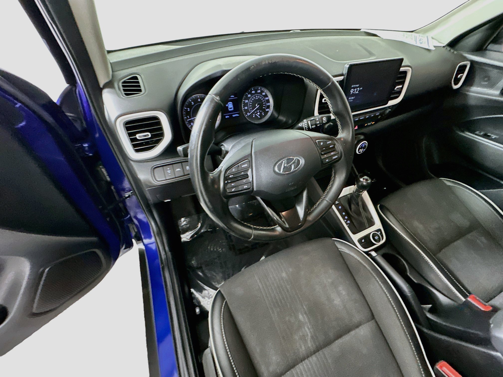 Used 2022 Hyundai Venue Limited FWD image 6