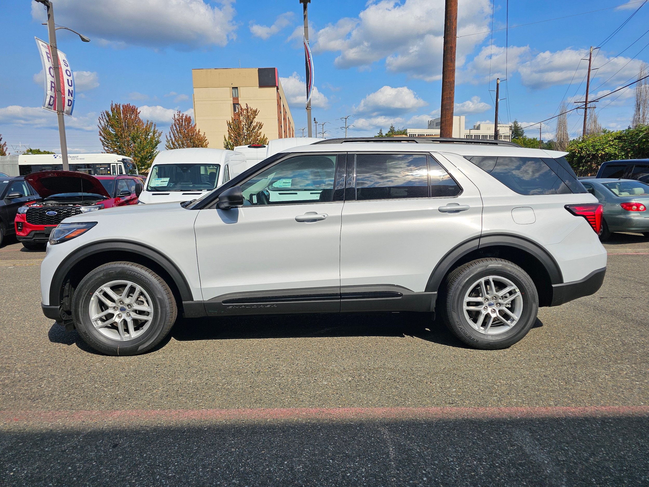New 2026 Ford Explorer Active AWD/4WD image 8