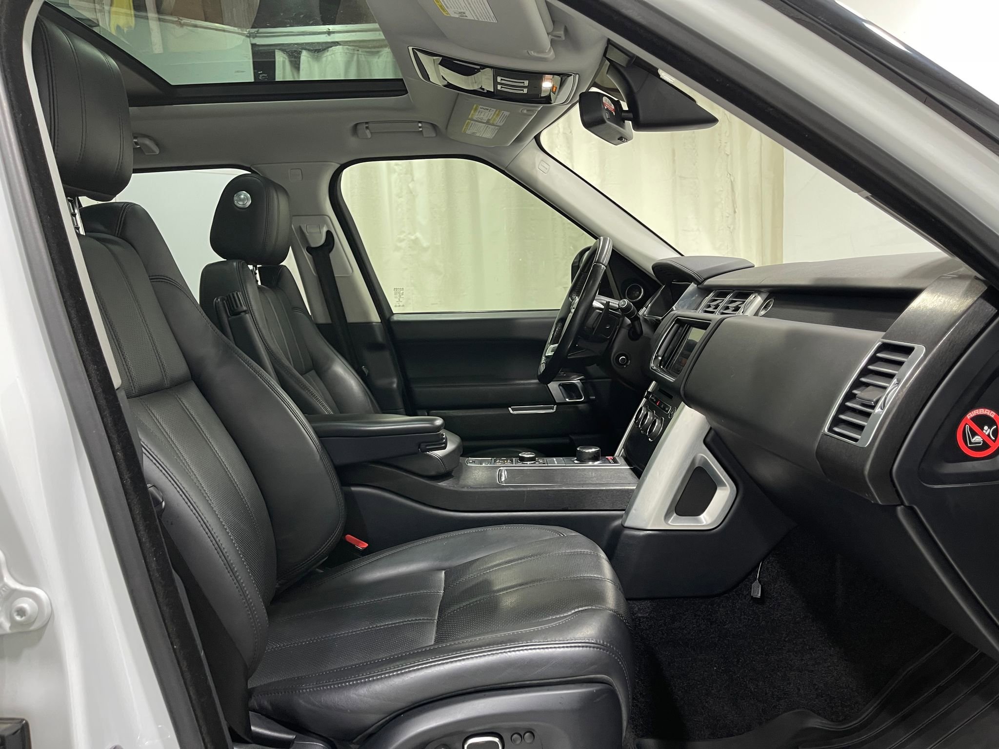 Used 2015 Land Rover Range Rover Supercharged AWD/4WD image 30
