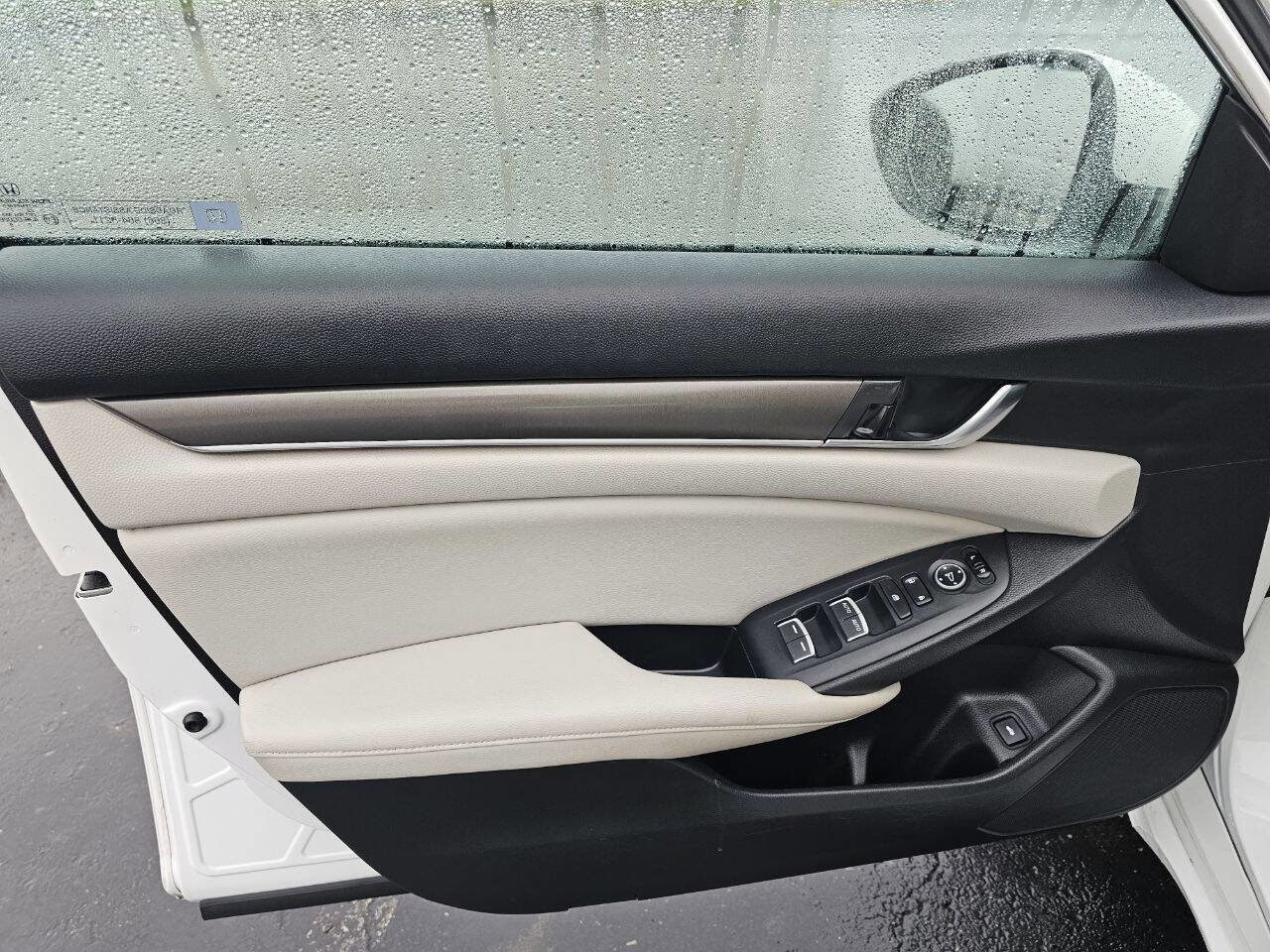 Used 2018 Honda Accord LX image 10