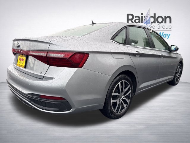 Used 2025 Volkswagen Jetta SE FWD image 7