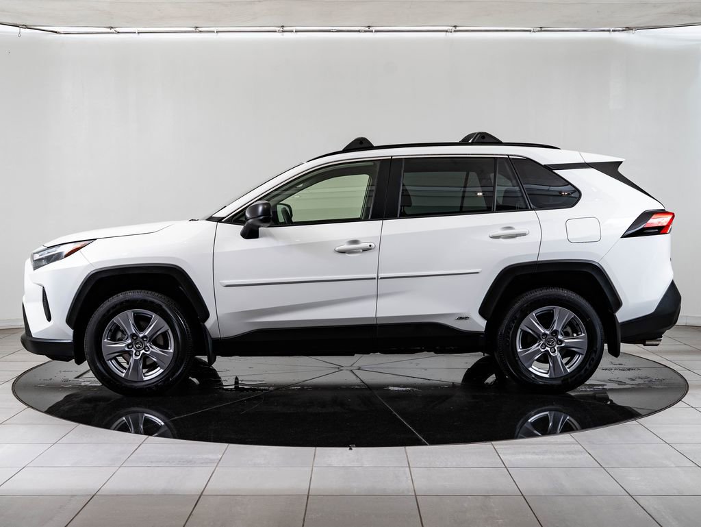 Used 2025 Toyota RAV4 LE AWD/4WD image 5