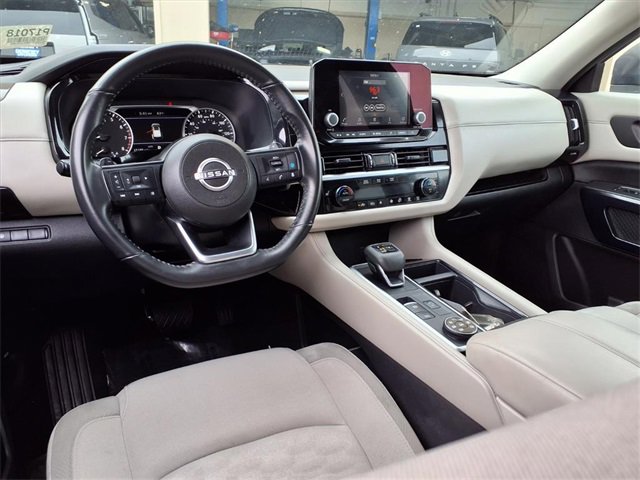Used 2024 Nissan Pathfinder SV image 10