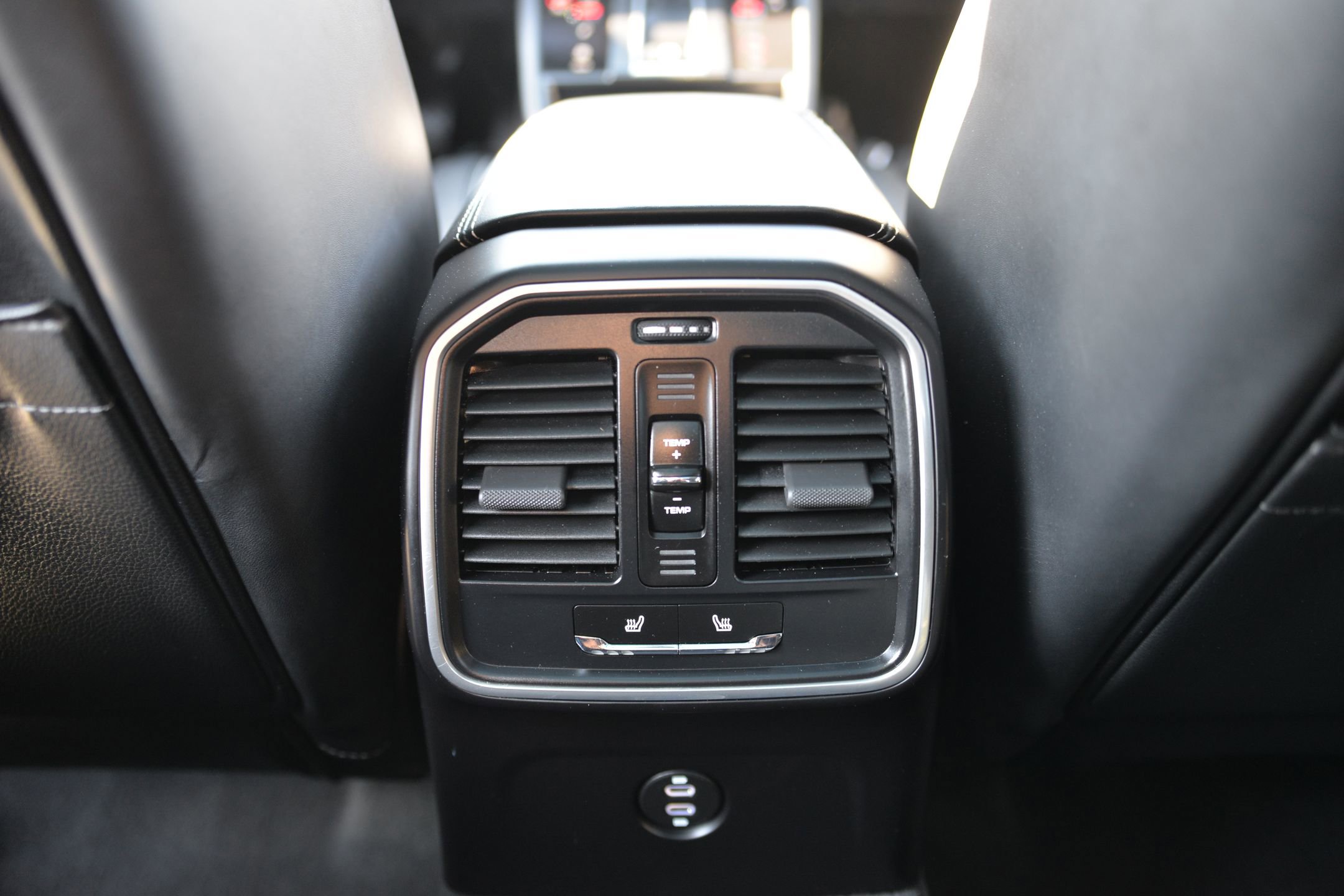 Certified 2024 Porsche Macan Turbo image 26