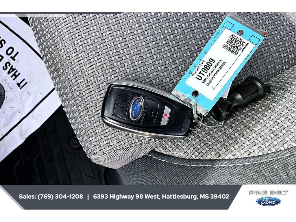 Used 2023 Subaru Outback Premium AWD/4WD image 9