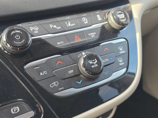 Used 2020 Chrysler Pacifica Touring w/ Advanced Safetytec Group FWD image 35