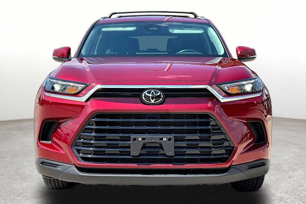 Used 2024 Toyota Grand Highlander AWD image 3