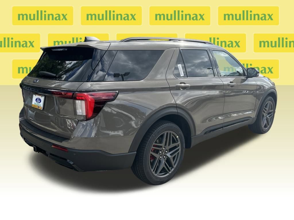 New 2026 Ford Explorer ST-Line w/ ST-Line Street Pack image 4