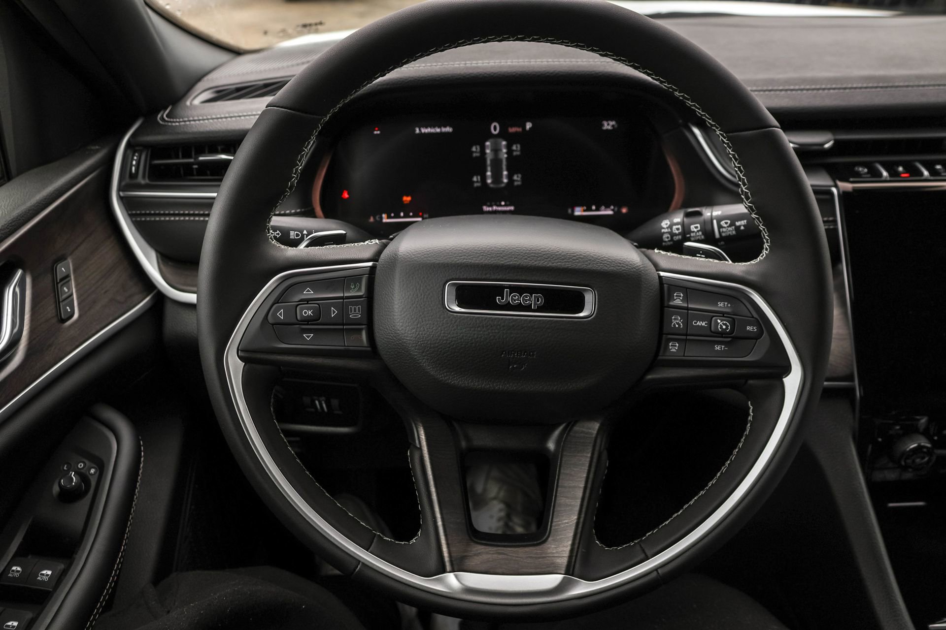 New 2025 Jeep Grand Cherokee Limited image 27