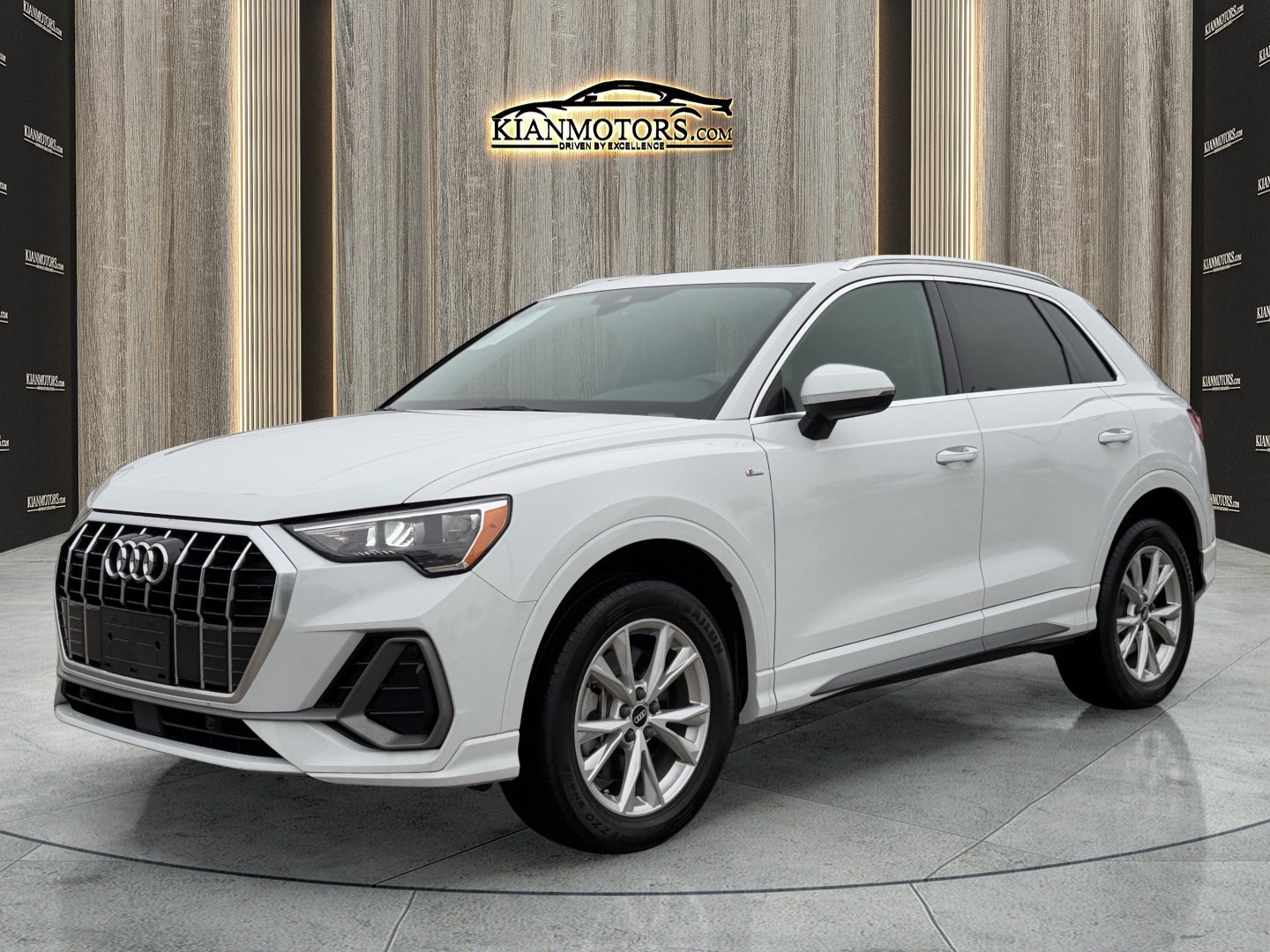 Used 2021 Audi Q3 2.0T Premium w/ Convenience Package AWD/4WD image 3