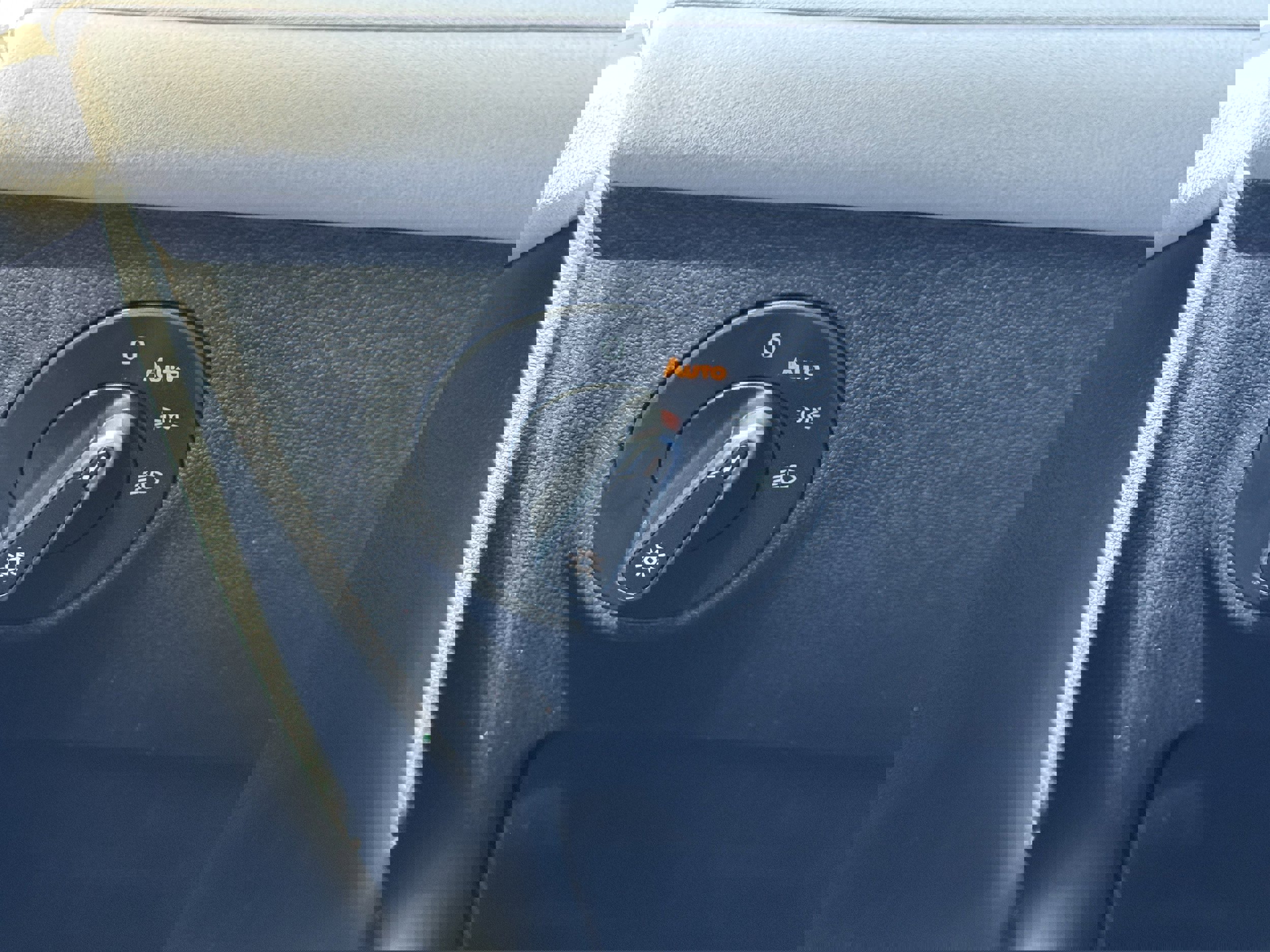 New 2025 Volkswagen Taos SE image 25