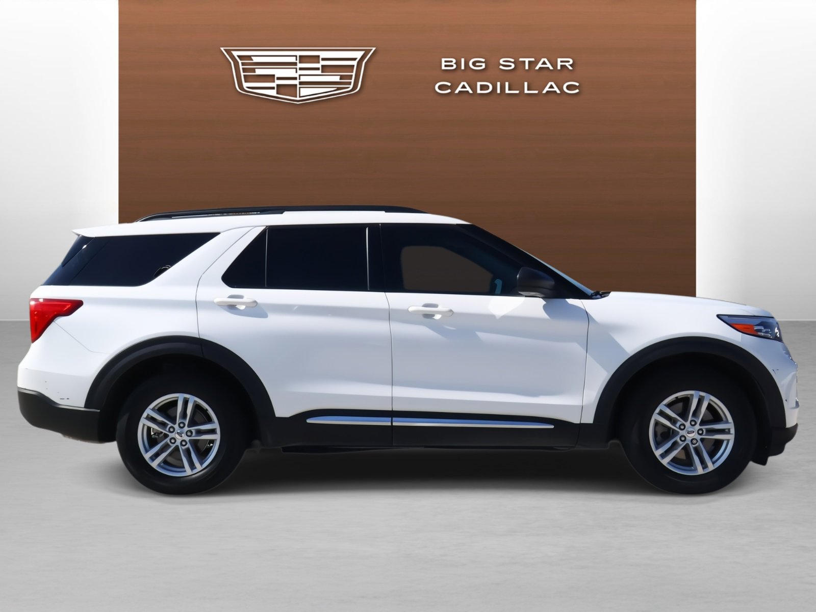 Used 2023 Ford Explorer XLT image 6