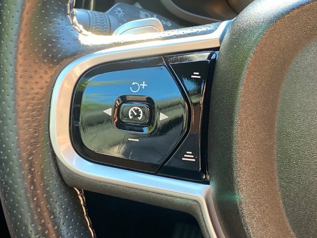 Used 2019 Volvo XC60 T5 R-Design FWD image 19