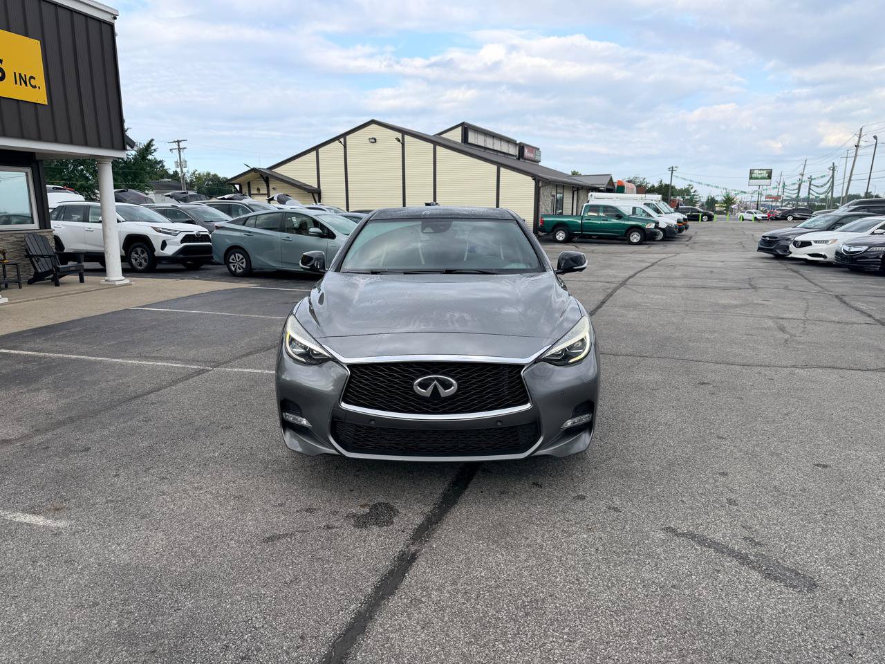 Used 2018 INFINITI QX30 Sport w/ Sport Leather Package FWD image 3