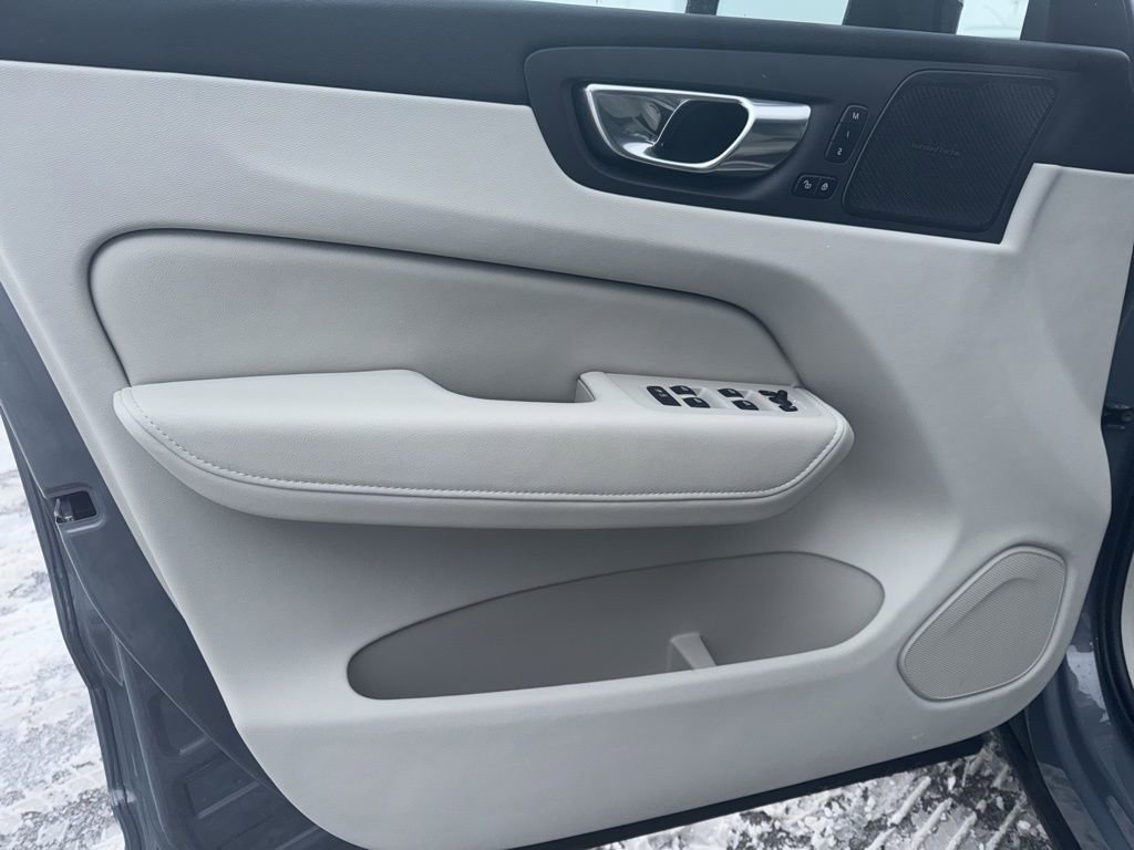 Certified 2023 Volvo XC60 B5 Plus w/ Climate Package image 15