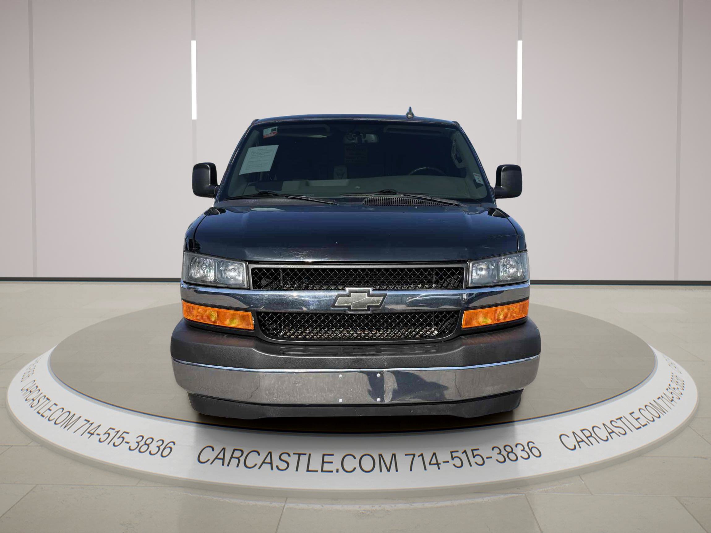 Used 2018 Chevrolet Express 2500 w/ Driver Convenience Package RWD image 4