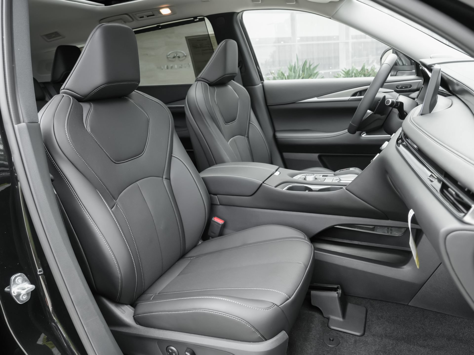 Certified 2026 INFINITI QX60 Luxe w/ Family Package FWD image 39