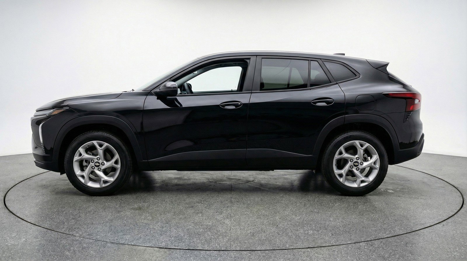 Used 2025 Chevrolet Trax LT FWD image 5