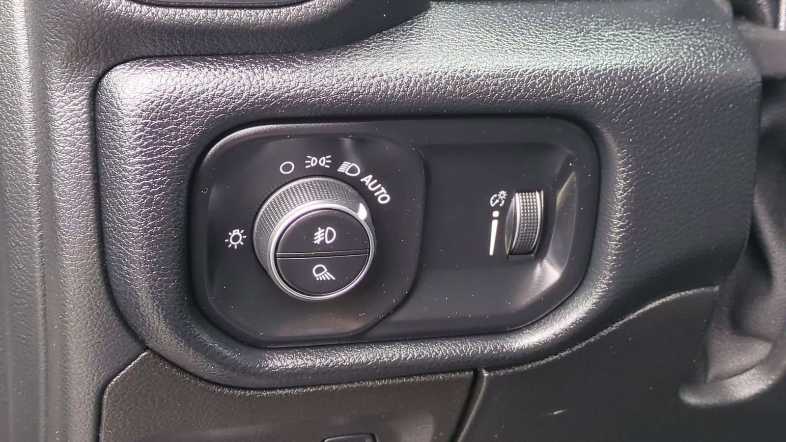 Used 2021 RAM 1500 Big Horn w/ Built-to-serve Edition image 18