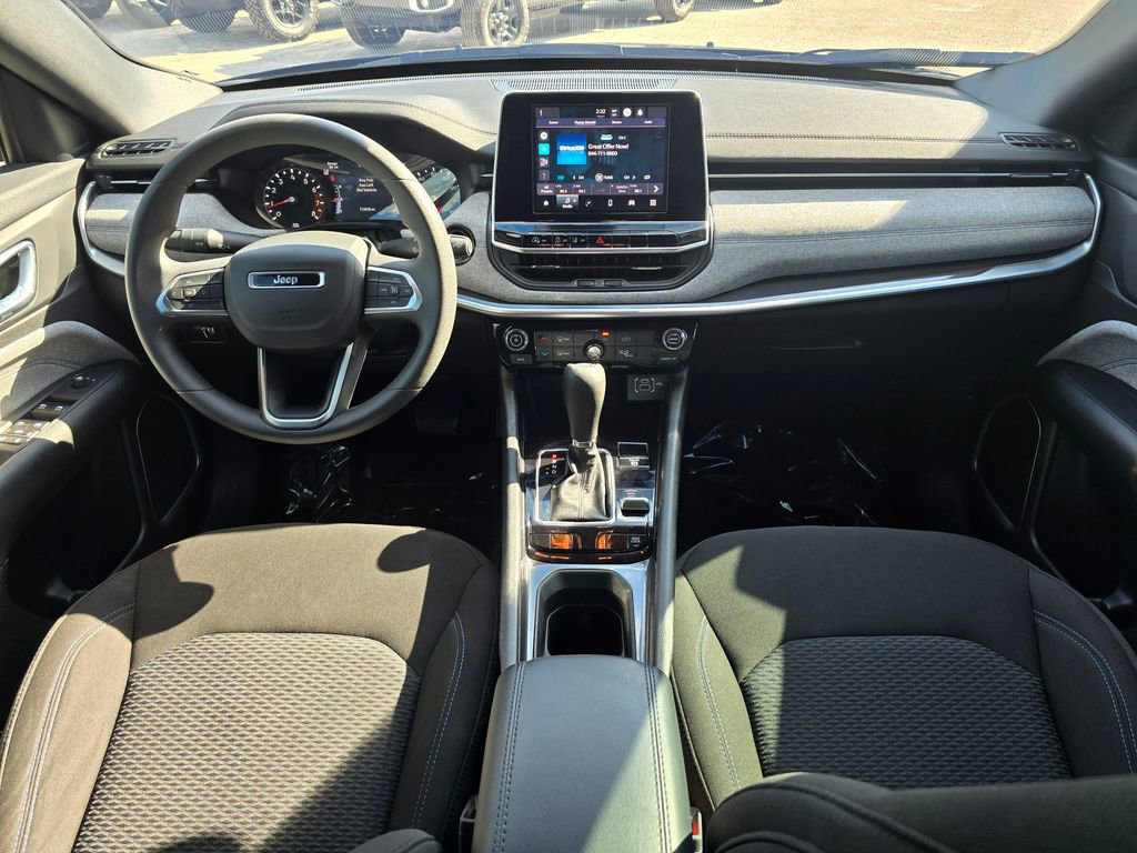 Used 2025 Jeep Compass Sport image 31