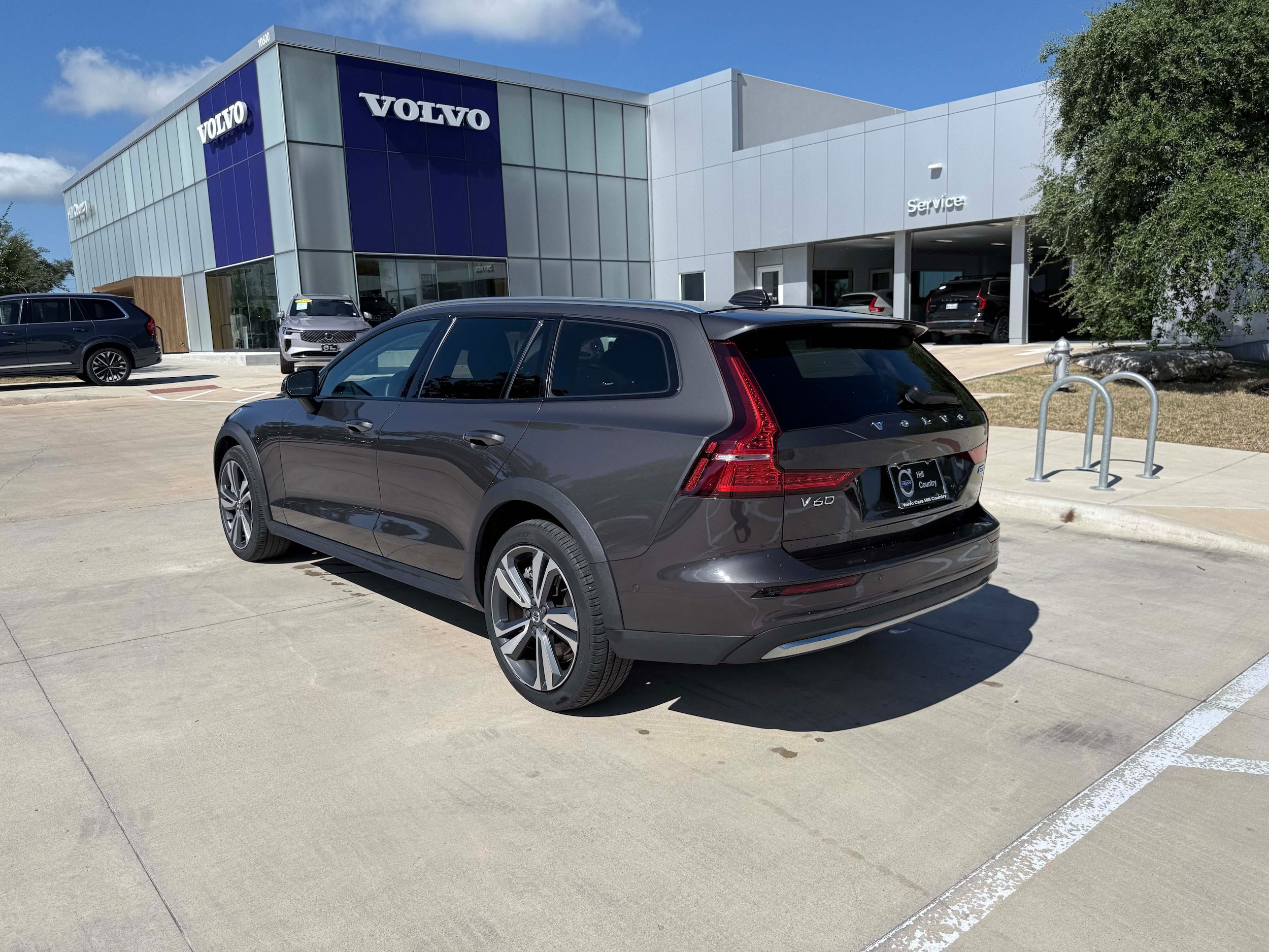 Certified 2025 Volvo V60 B5 Cross Country Plus AWD/4WD image 4