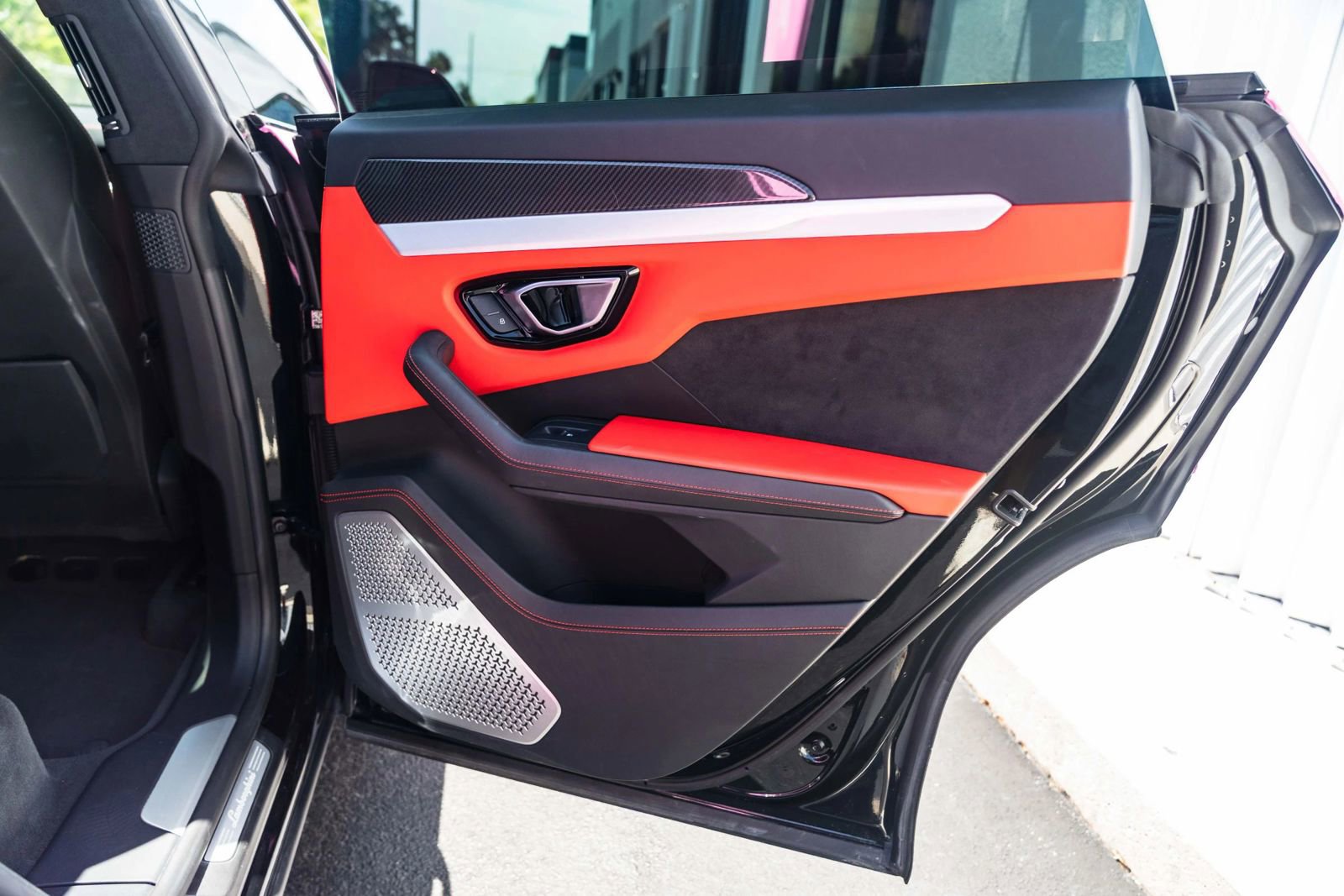 Used 2020 Lamborghini Urus AWD/4WD image 25