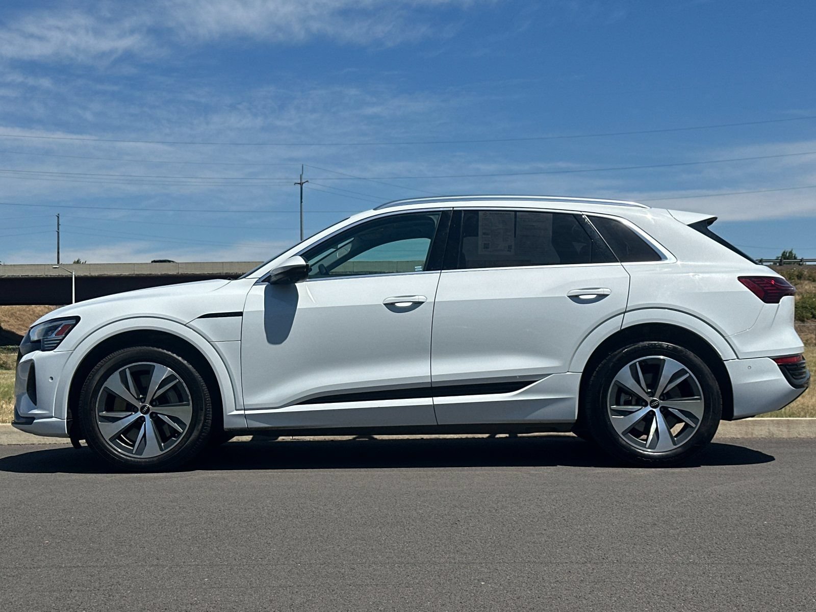 Used 2024 Audi Q8 e-tron Premium Plus w/ Premium Plus Package AWD/4WD image 6