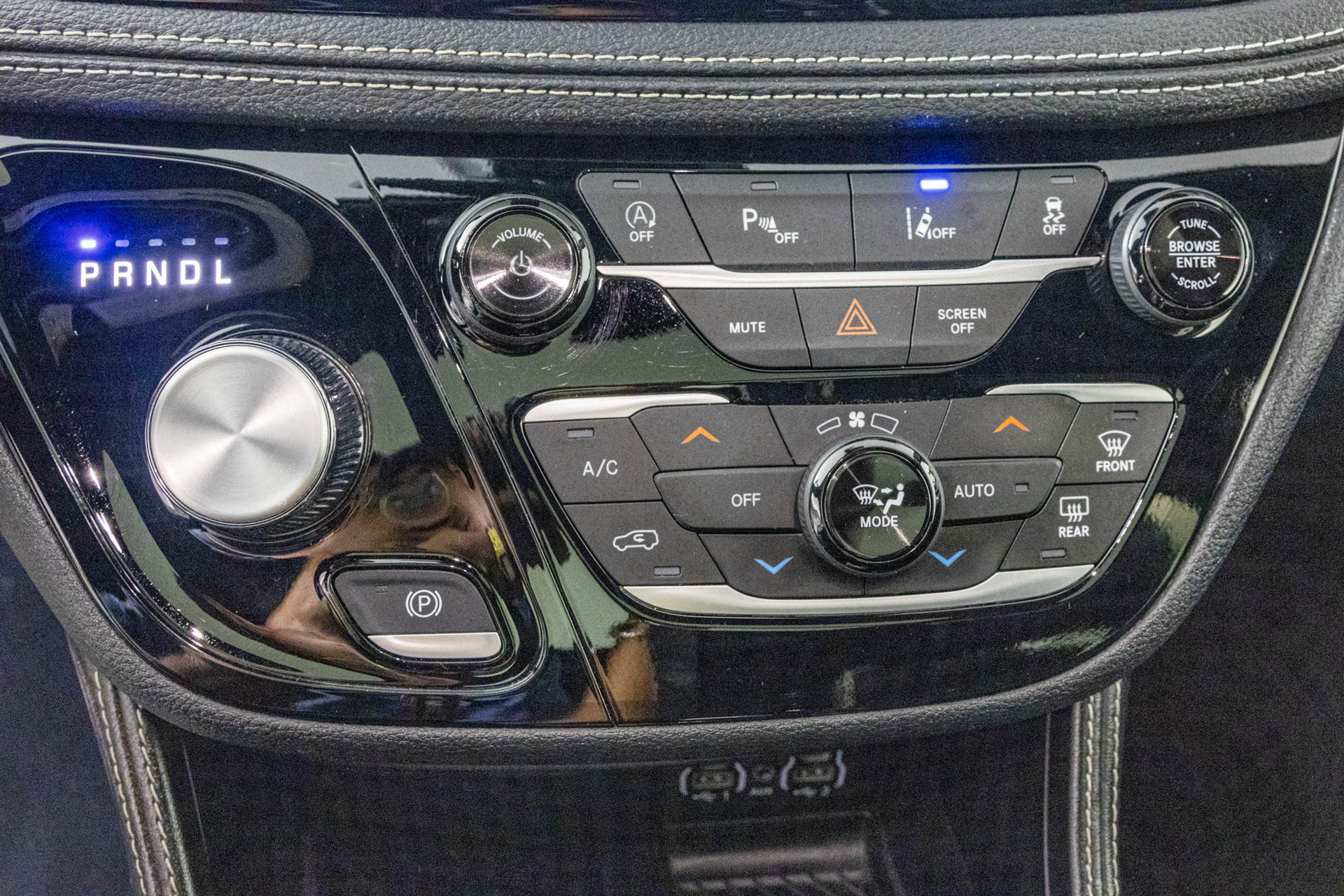 Used 2025 Chrysler Pacifica Limited FWD image 30