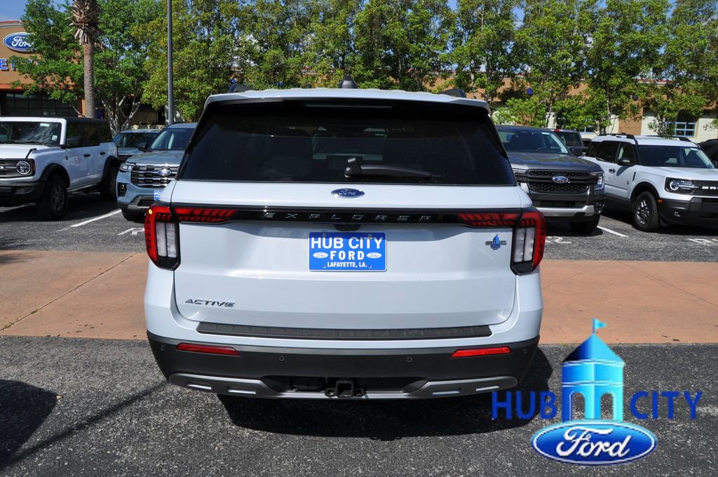 New 2026 Ford Explorer Active RWD image 4
