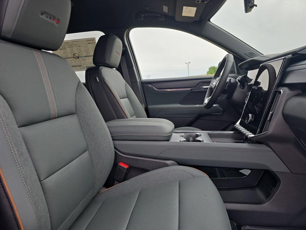New 2026 GMC Acadia AT4 w/ LPO, Floor Liner Package AWD/4WD image 15