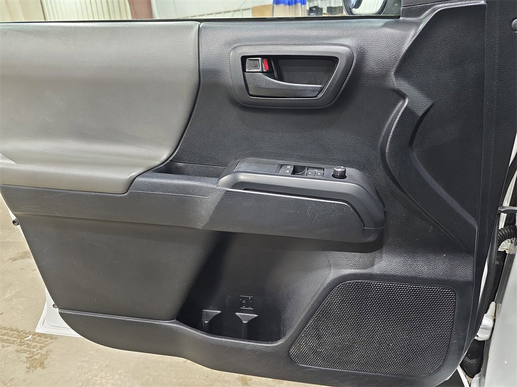 Used 2018 Toyota Tacoma SR image 22