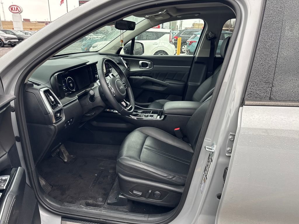 Certified 2023 Kia Sorento SX image 9