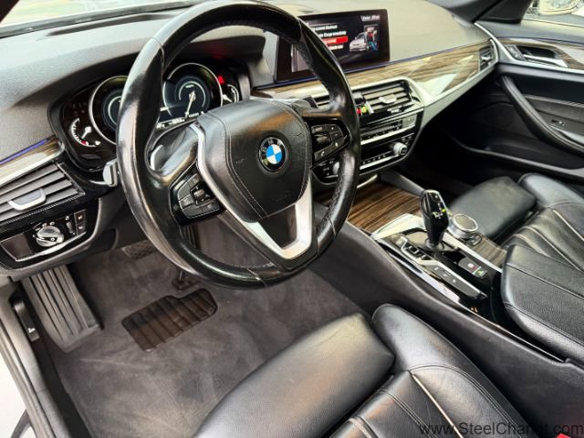 Used 2019 BMW 530e w/ Premium Package image 13