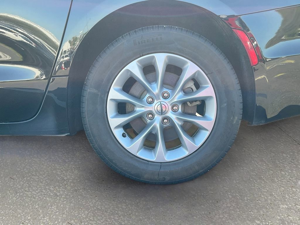 Certified 2025 Chrysler Pacifica Select image 27