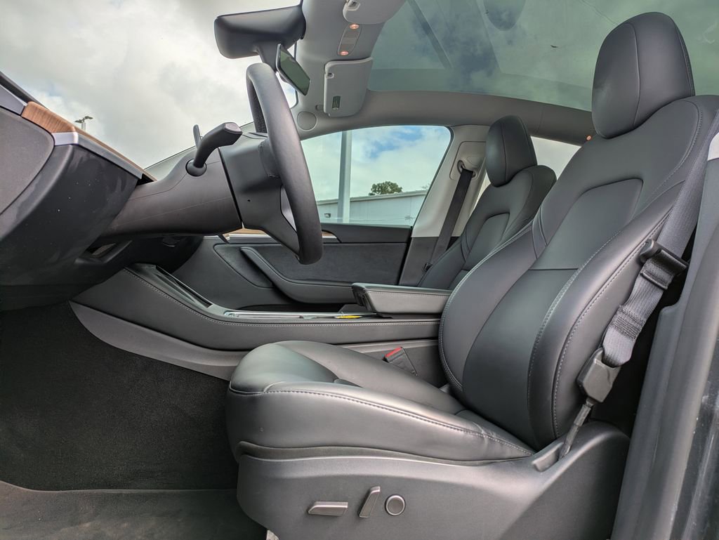 Used 2024 Tesla Model Y Long Range image 2