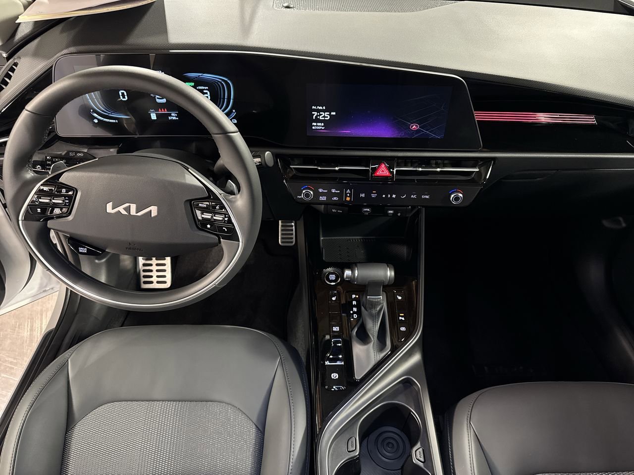 Certified 2025 Kia Niro EX Touring image 15