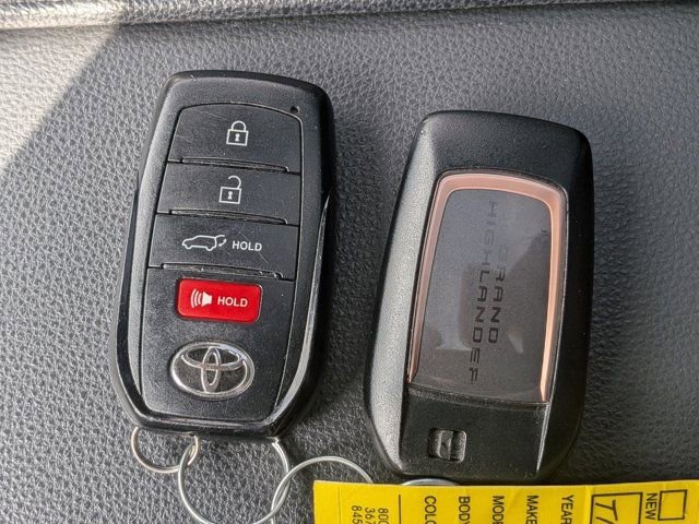 Used 2024 Toyota Grand Highlander AWD Hybrid image 25