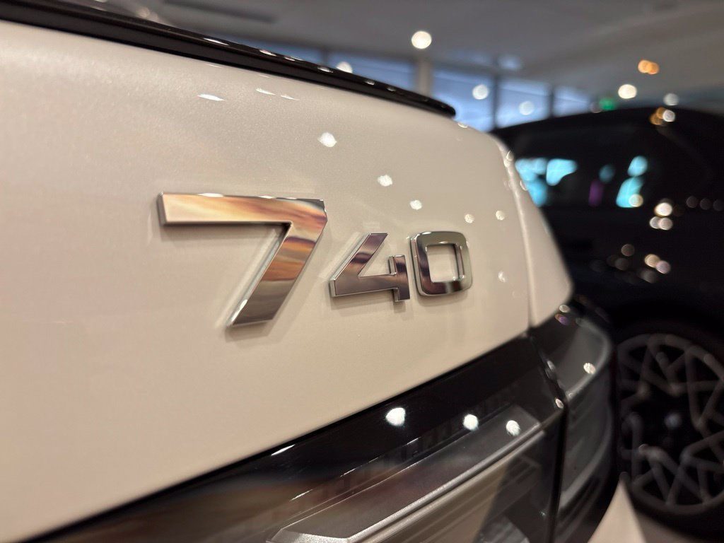 New 2027 BMW 740i RWD image 9