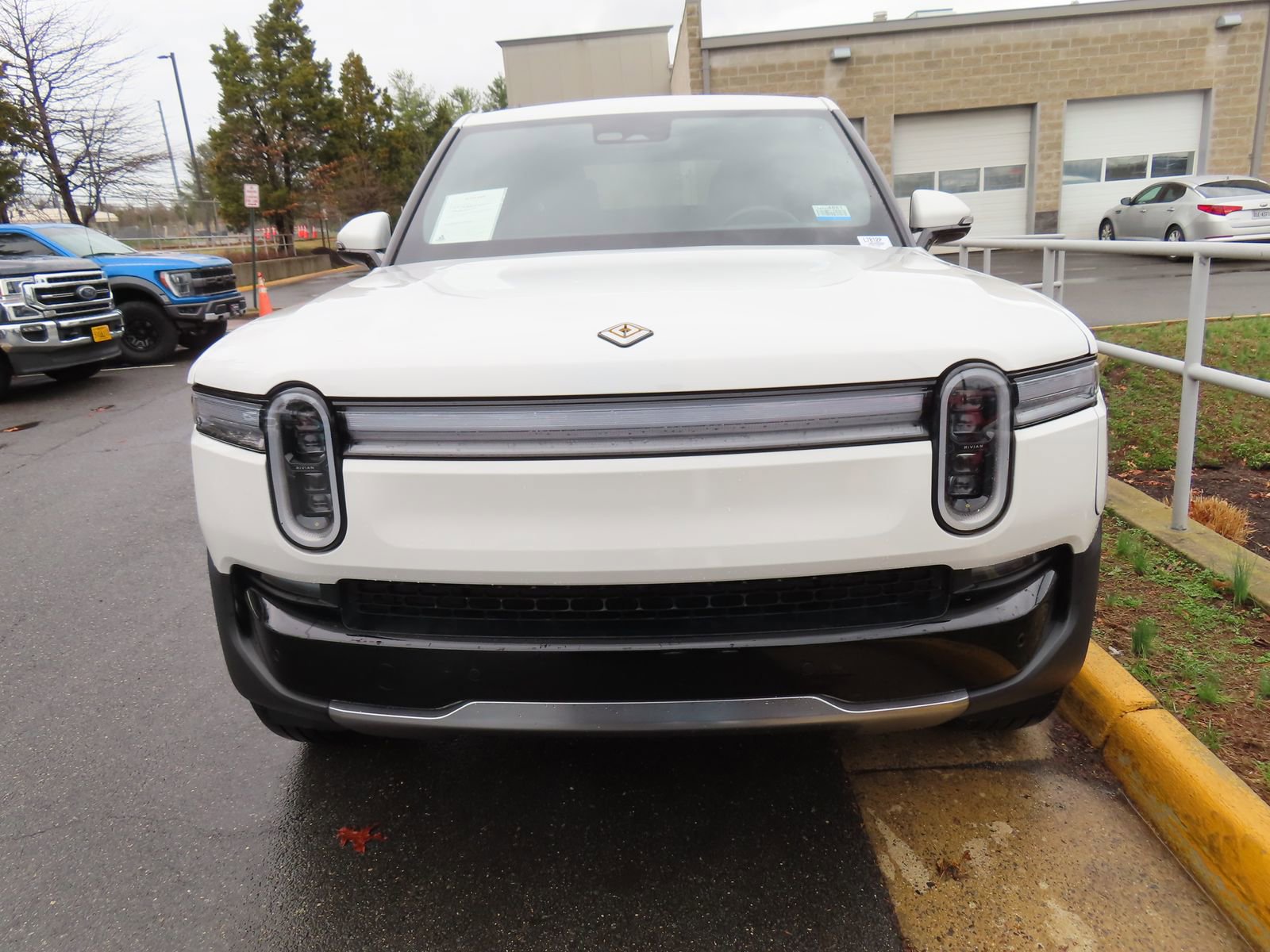 Used 2025 Rivian R1T Adventure AWD/4WD image 2