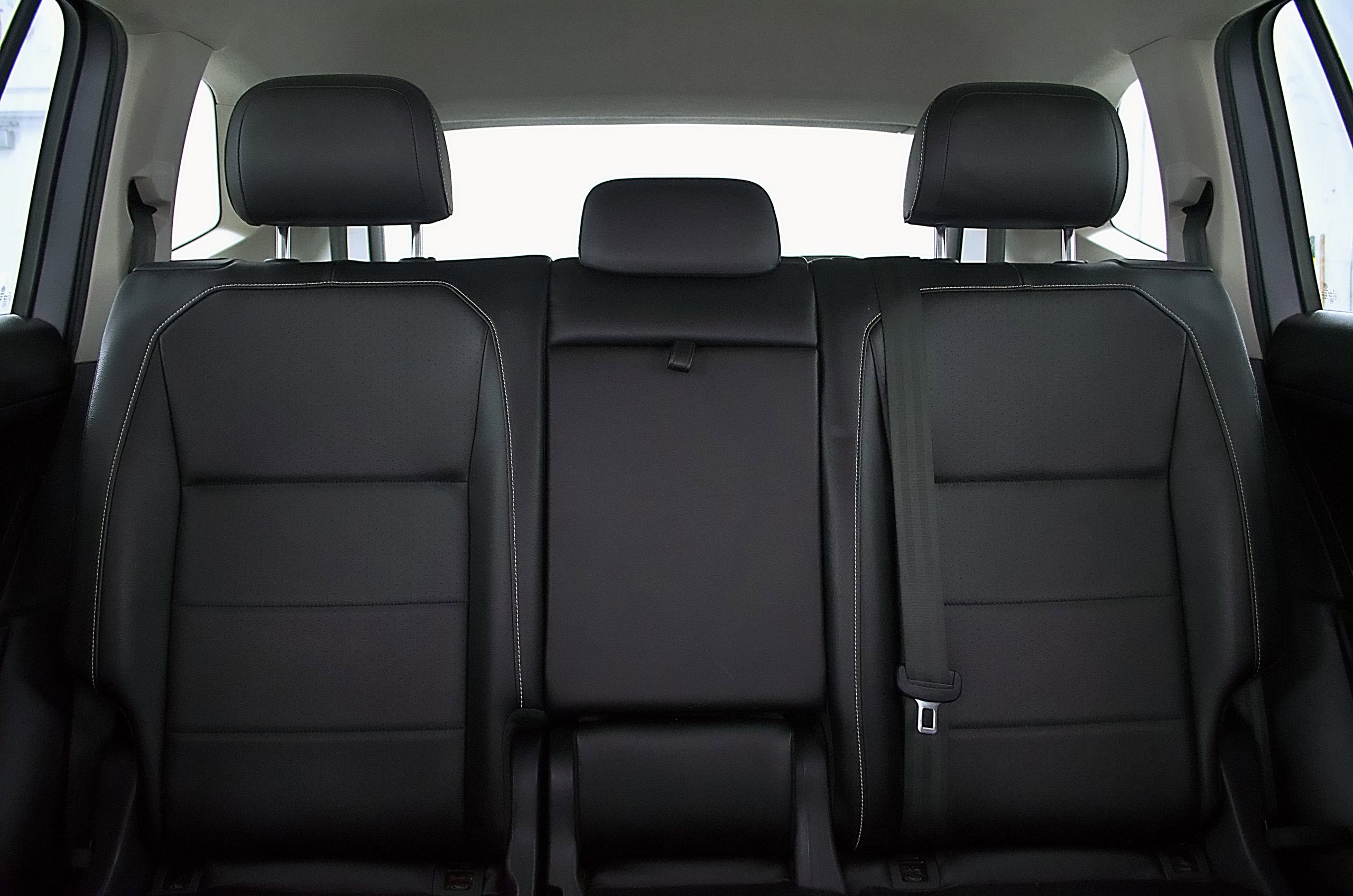 Used 2021 Volkswagen Tiguan SE FWD image 19
