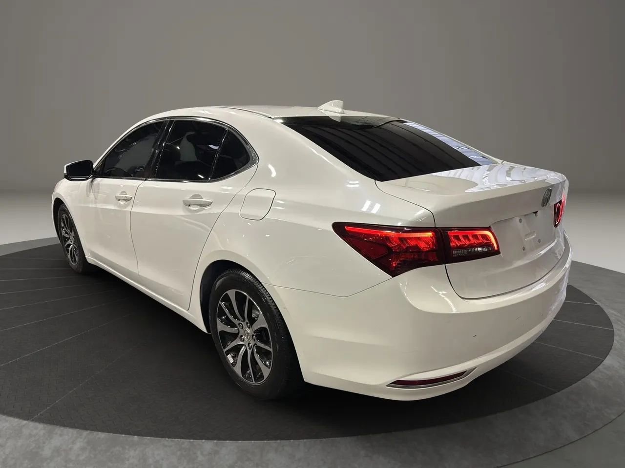 Used 2017 Acura TLX FWD image 7