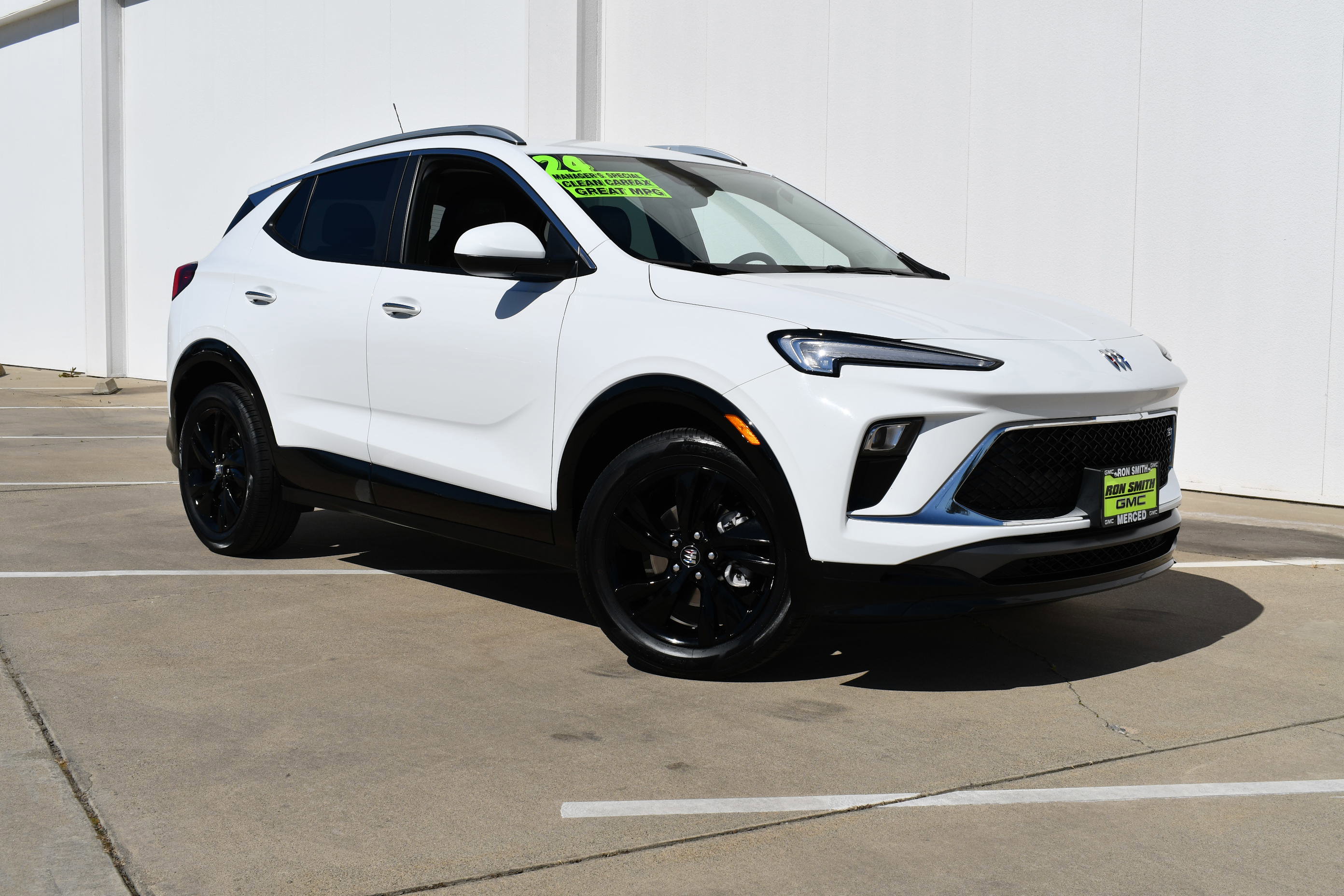 Used 2024 Buick Encore GX Sport Touring image 2