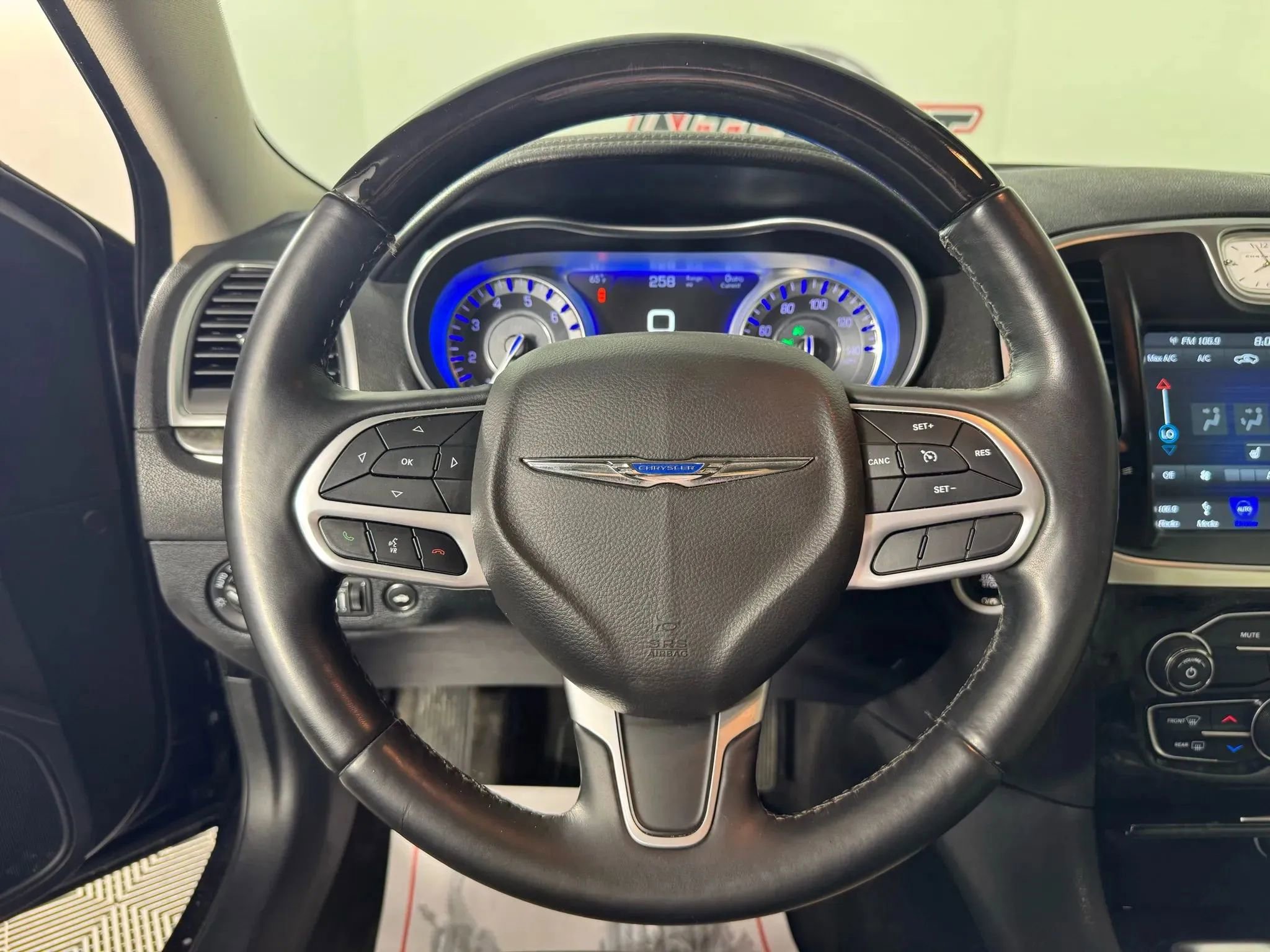 Used 2018 Chrysler 300 Limited image 13