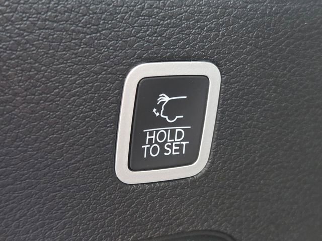 Used 2024 Jeep Wagoneer Series II w/ Flexible Seating Group image 19