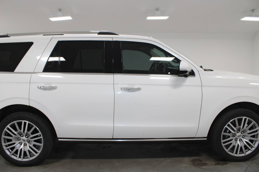 Used 2023 Ford Expedition Limited image 11