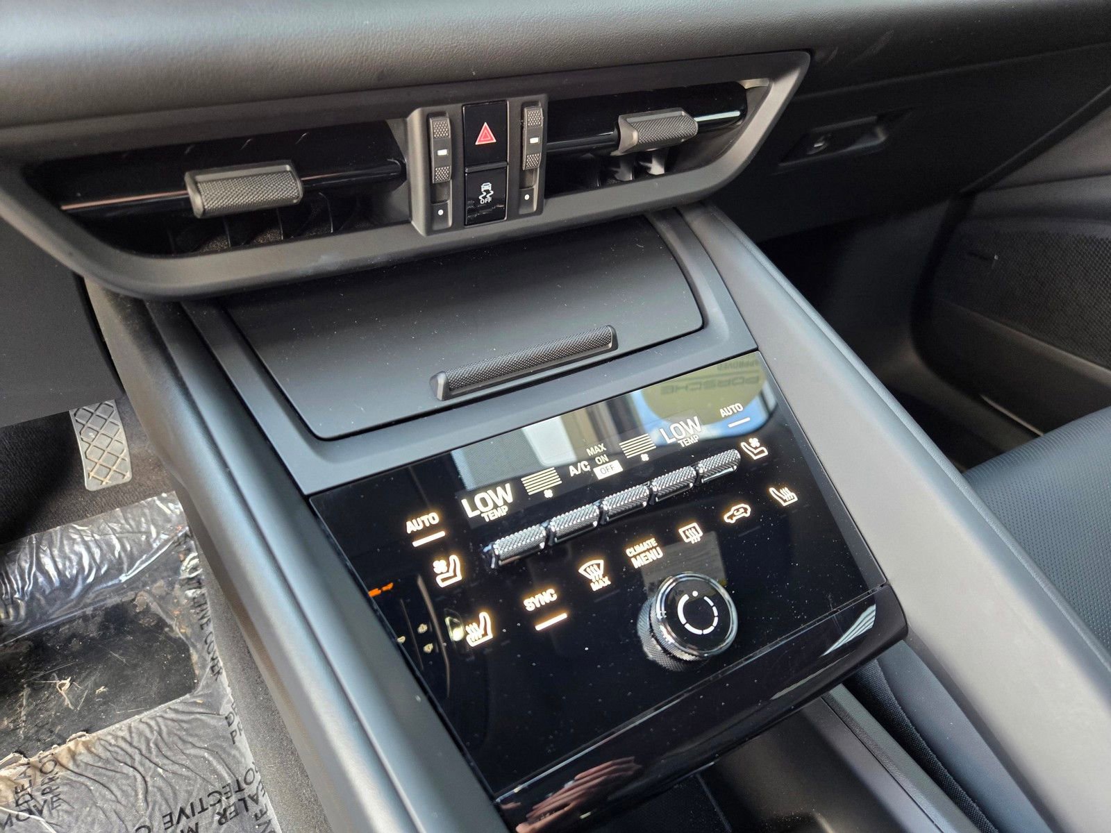 Certified 2025 Porsche Macan 4 Electric AWD/4WD image 23