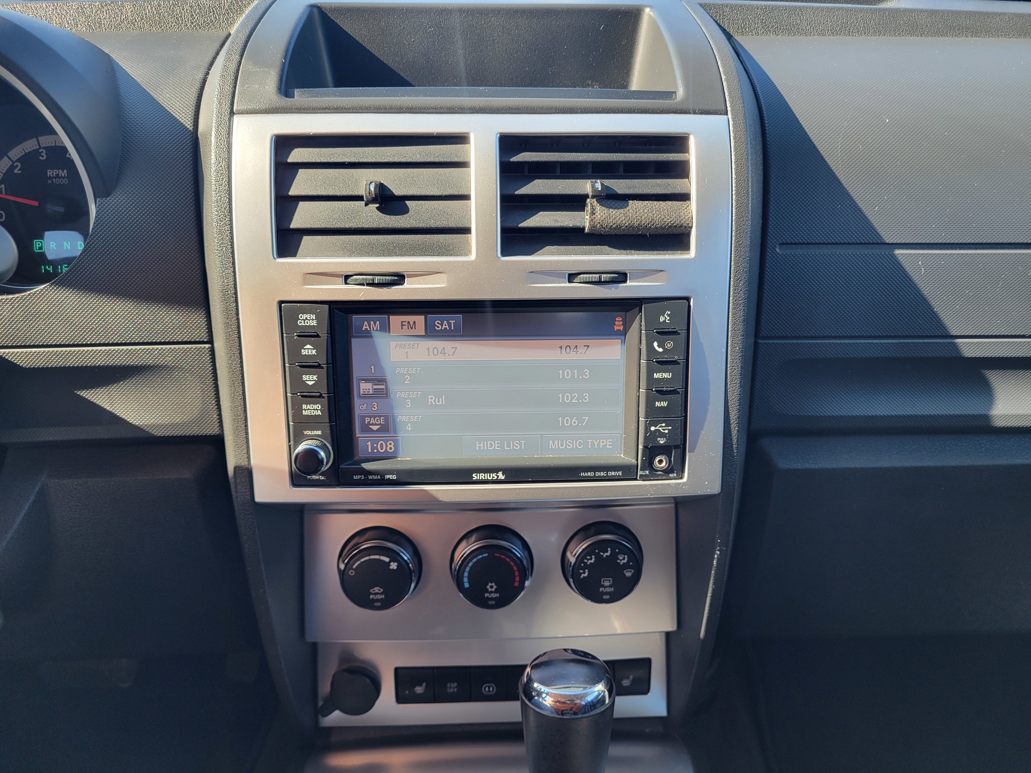 Used 2008 Dodge Nitro R/T image 23