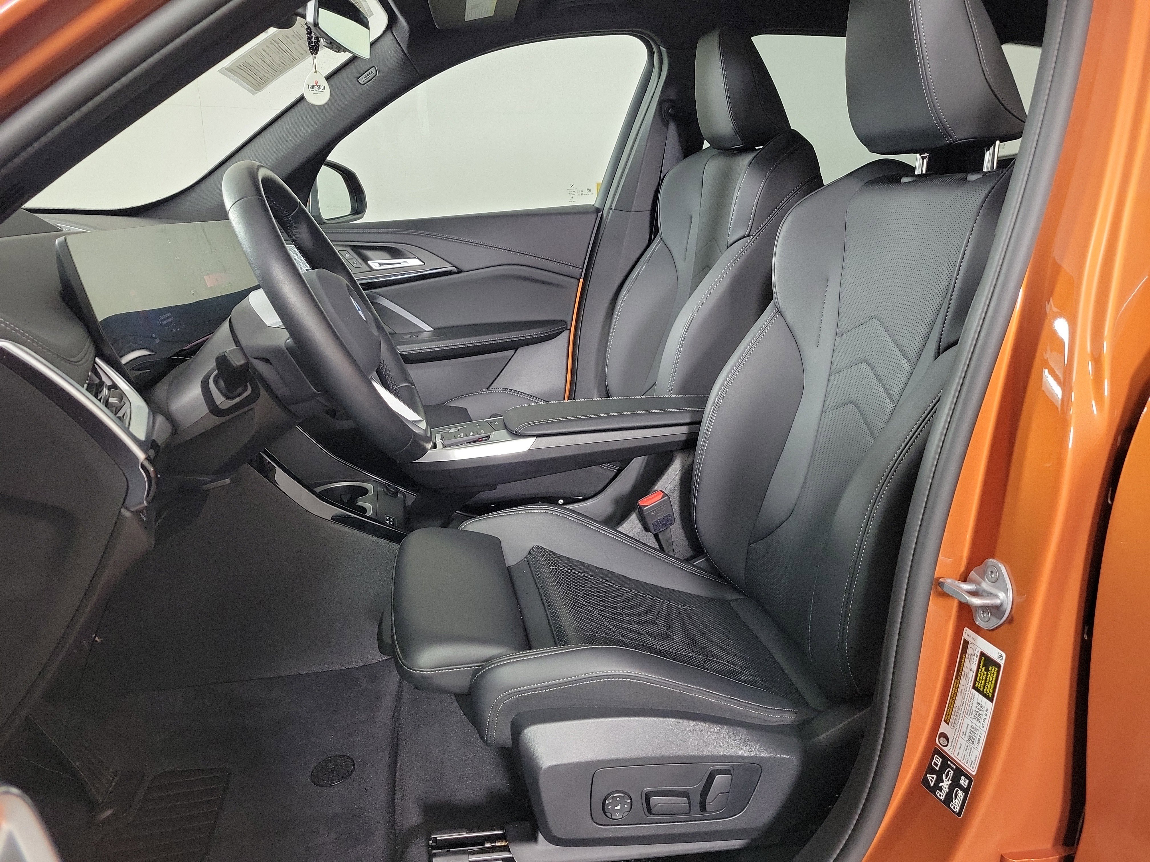 Certified 2025 BMW X1 xDrive28i w/ Technology Package image 9