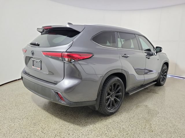 Used 2023 Toyota Highlander XLE FWD image 5