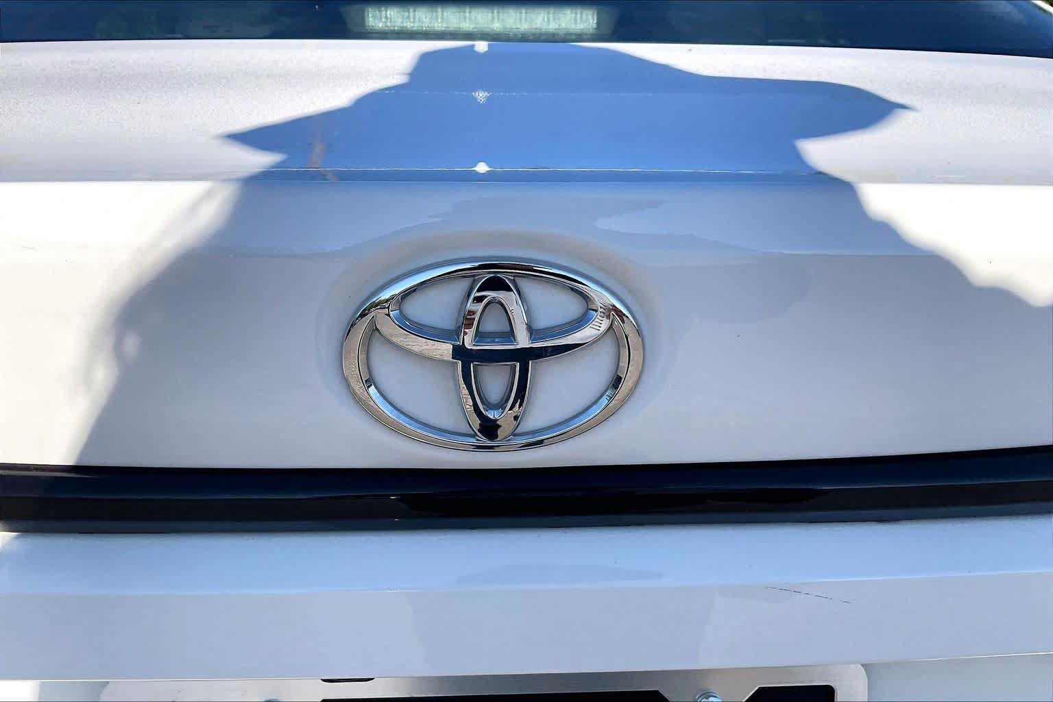 Used 2025 Toyota Corolla LE FWD image 30
